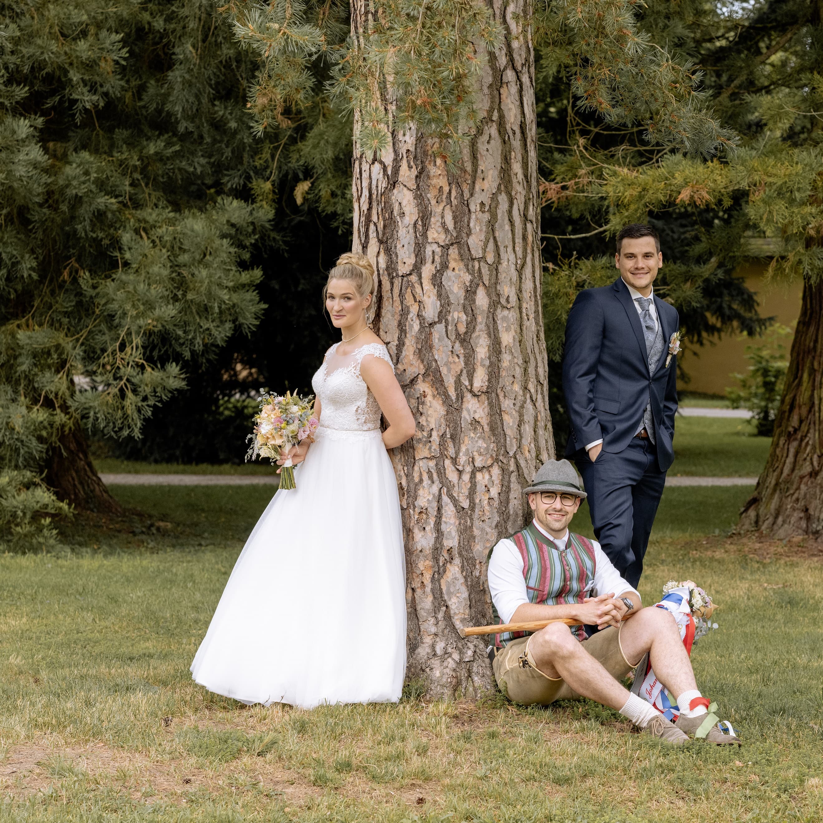 Als Hochzeitsfotograf aus Feldkirch halte ich die emotionalen Highlights Eures Tages stilvoll fest.