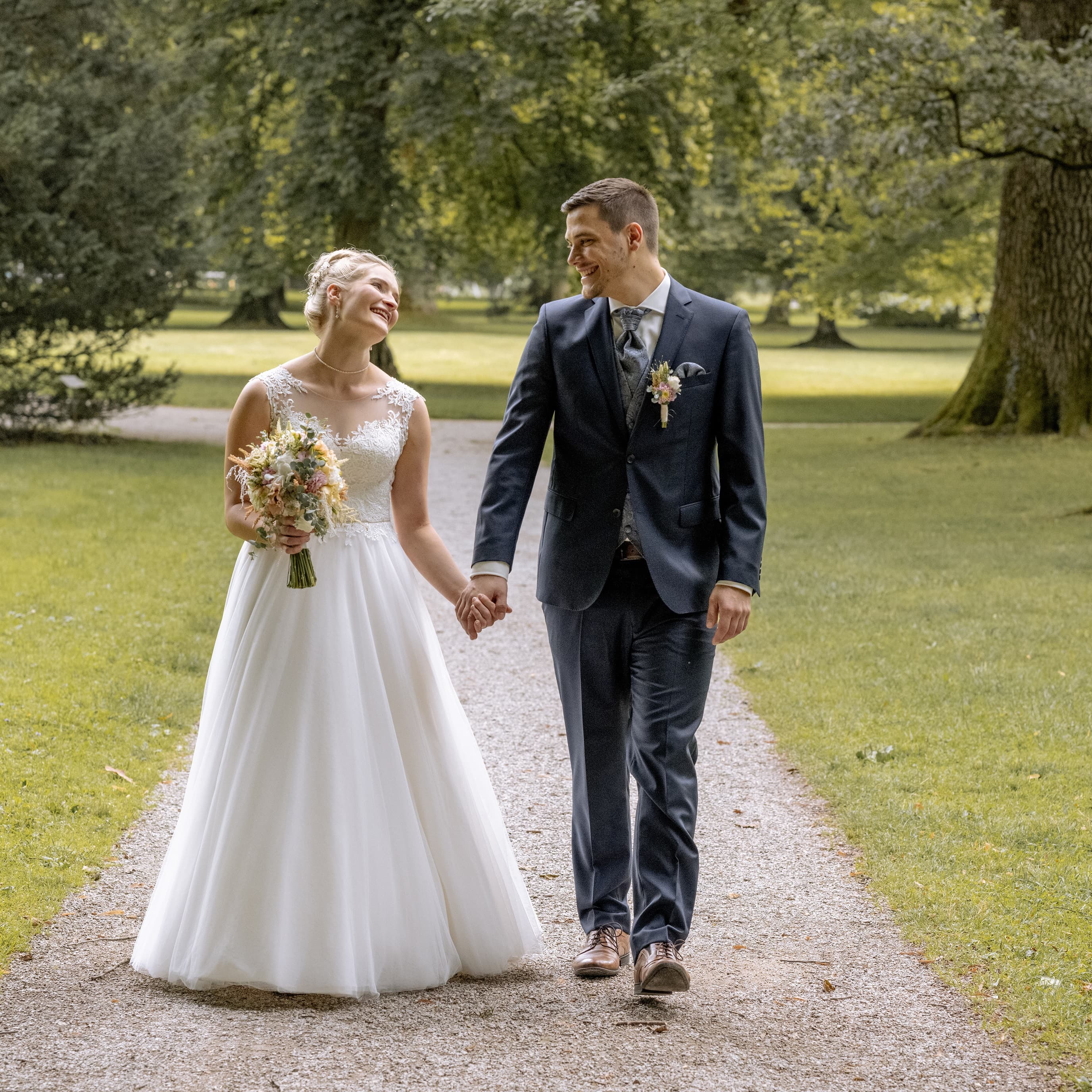 Als Hochzeitsfotograf aus Feldkirch halte ich die emotionalen Highlights Eures Tages stilvoll fest.