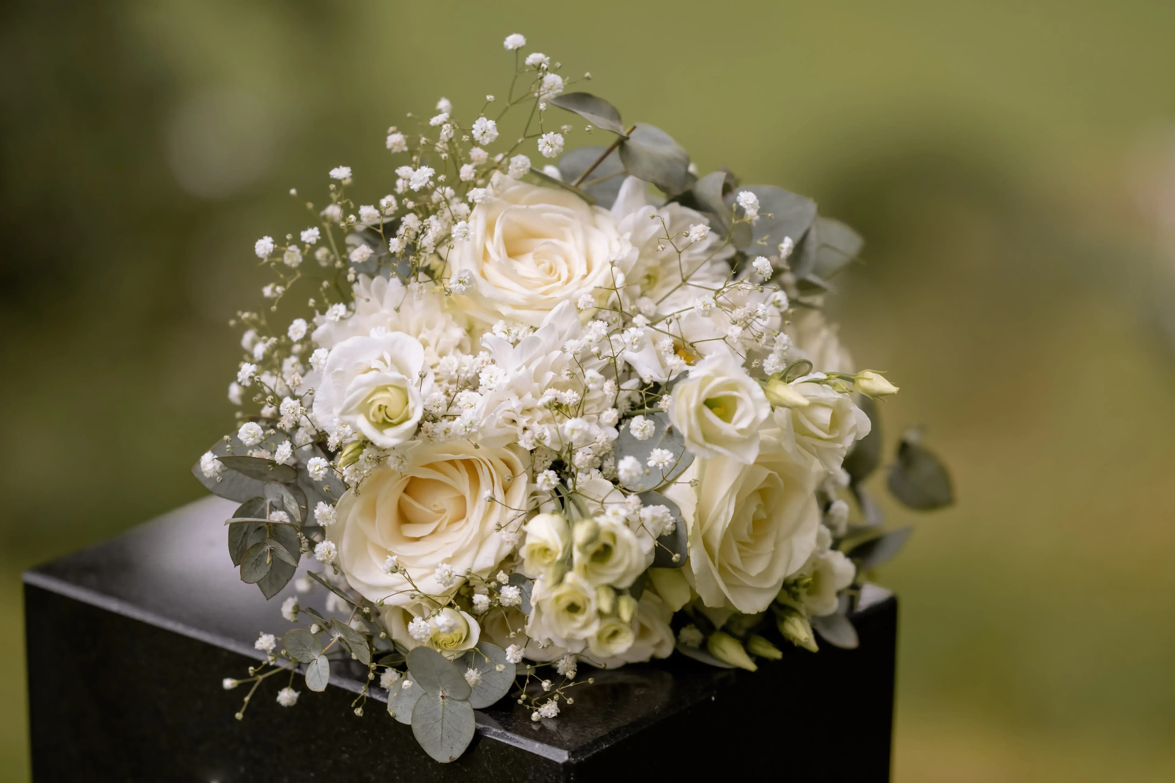 Hochzeitsreportage in Vaduz mit natürlichen Hochzeitsfotos voller Emotionen buchen